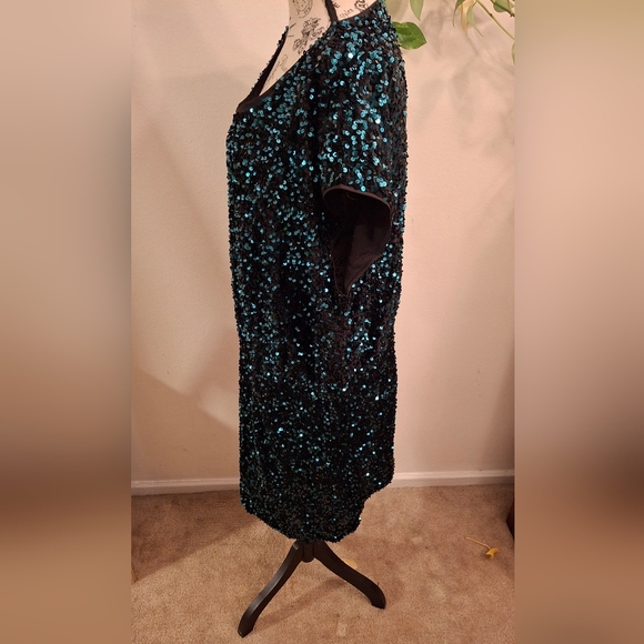 CITY CHIC Sequin Party Dress Emerald Green & Black Mini Cap Sleeve Size 20 NWT - Picture 5 of 6
